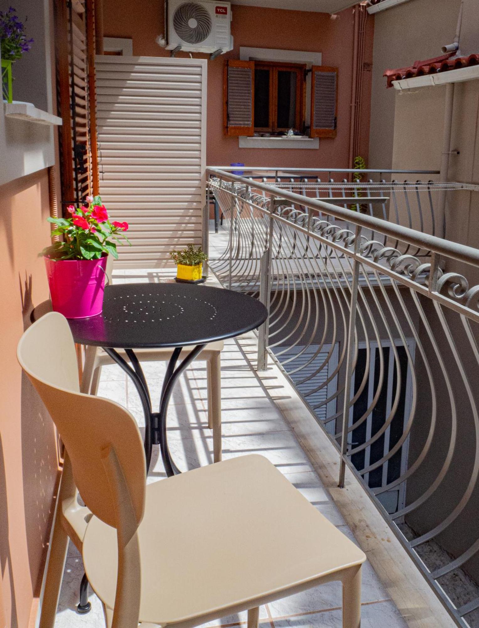 Dina Apartments Argostoli Eksteriør bilde